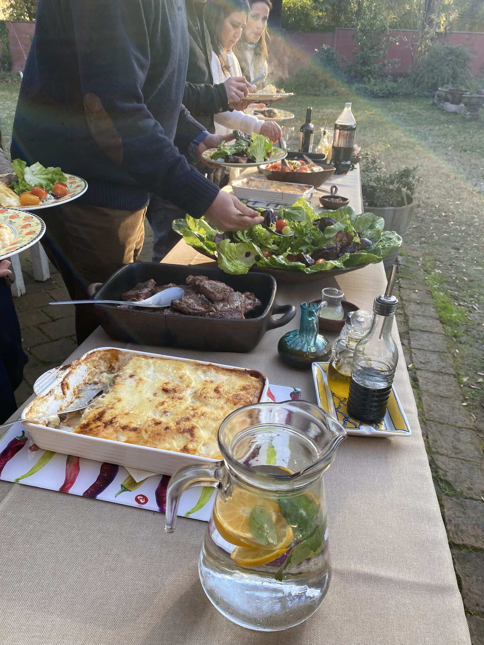 Almuerzo buffet en el jardín